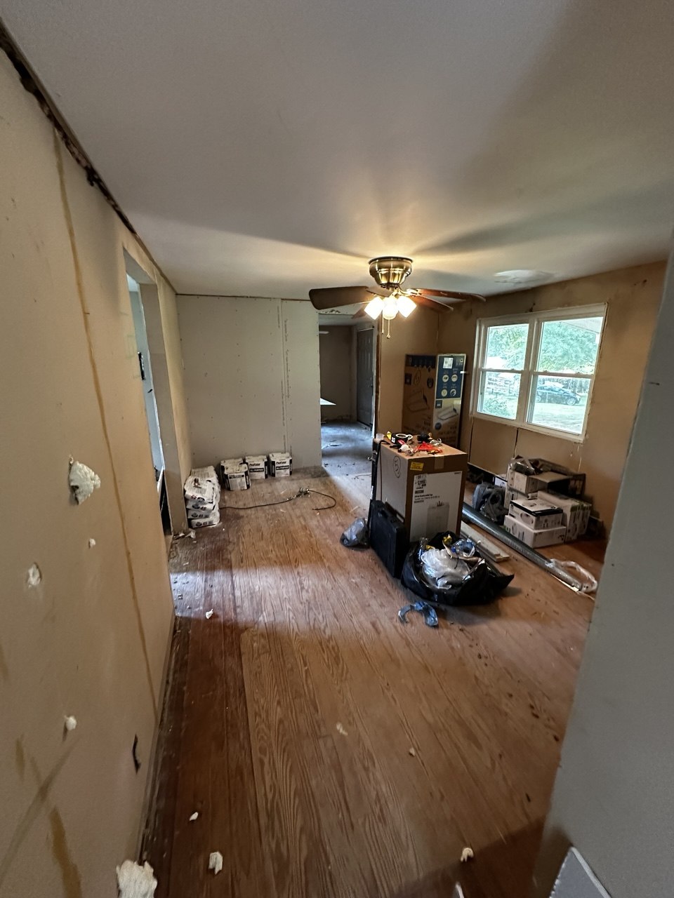 Living room before renovation